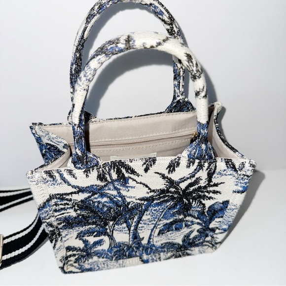 H&M BLUE TOILE SMALL HANDBAG DETACHABLE SHOULDER STRAP
BLUE/PATTERNED - Picture 6 of 16
